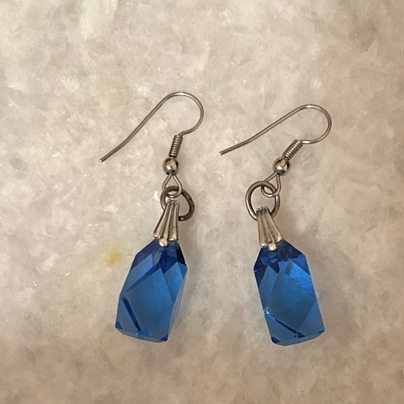 Vintage blue  dangly earrings - Picture 1 of 3